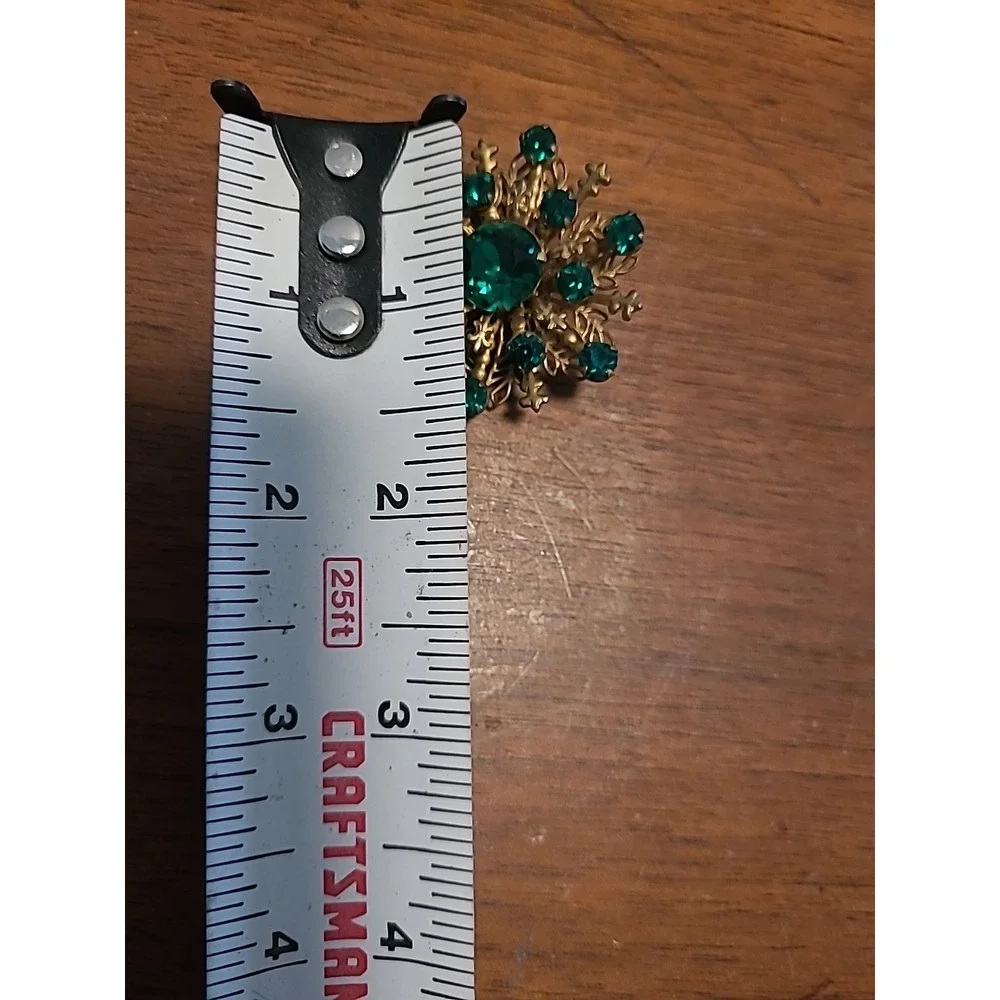 Vintage Gold Tone And‎ Emerald Star Burst Brooch 1.5